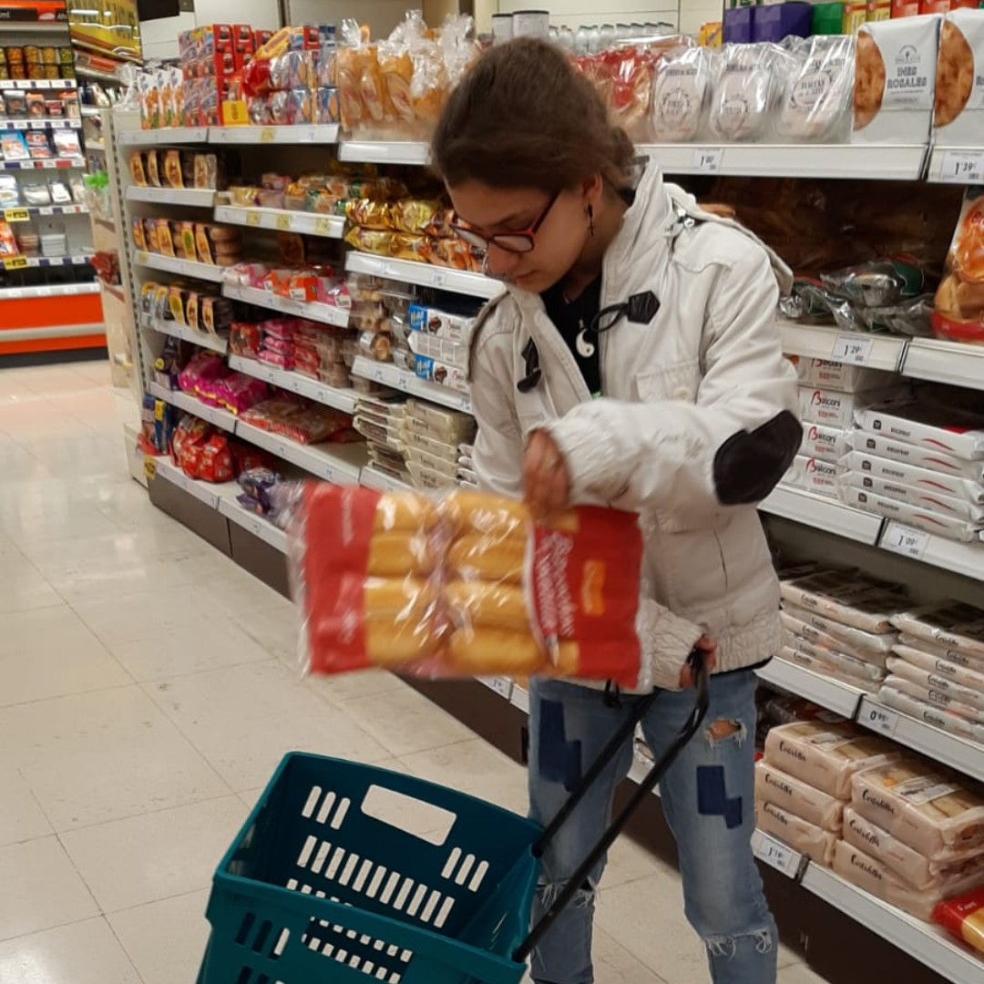 AsocCaminar's tweet photo. Nuestros chicos ya están a tope preparando la #ChocolatadaSolidaria ¡Acompáñanos el próximo jueves por el #CáncerInfantil ! Chocolatada Solidaria #downinfluencer #InclusionyEquidad #inclusion #downaddicts #JuntosLogramosMás #voluntarios 😉😉 @Chocolatadasolidaria https://t.co/SqW8jkwf3B