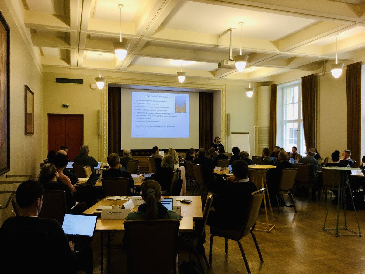 Osaaminen, työhyvinvointi ja sitoutuminen ovat yhä tärkeämpiä ja vaikeampia ylläpidettäviä ja kehitettäviä nykypäivän työelämässä. Riitta Viitala oppaana henkilöstöjohtamisen teemassa Menestyksen Strategiat -ohjelmassa. #jyuEMBA #menestyjohtajana #Paasitorni