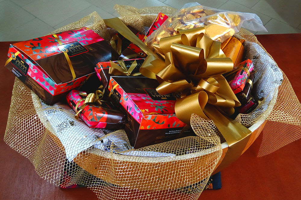 OmamaChocolate's tweet photo. Omama Royal Chocolate
https://t.co/PyR5jA3G27
---
You bought her ''Omama Royal chocolate'' -my guy, you will be her new favorite person.
---
#chocolate #omamaroyalchocolate #event #broomstickchallenge #CitiCBS #TuesdayThoughts #tuesdayMotivation #BloombergIsARacist #showbizagenda https://t.co/yaaY3B0p8O