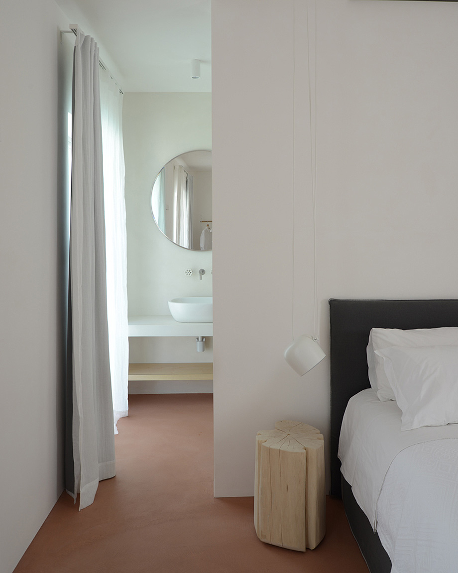 sfa_esp's tweet photo. Otra exquisita #reforma... de las que tanto nos gustan... 😍 en Portal @Interior_es Para una relajación total, las suites Masseria Pensato #Italia, proyectadas por el estudio Deda&amp;Florio Architetti https://t.co/NIyN3qJH6e https://t.co/I4xfqApWuN