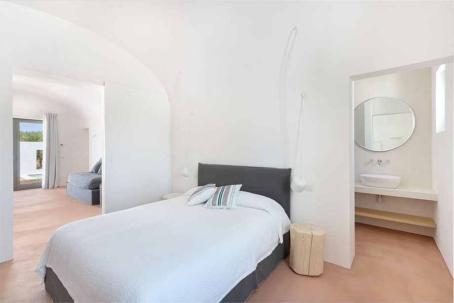 sfa_esp's tweet photo. Otra exquisita #reforma... de las que tanto nos gustan... 😍 en Portal @Interior_es Para una relajación total, las suites Masseria Pensato #Italia, proyectadas por el estudio Deda&amp;Florio Architetti https://t.co/NIyN3qJH6e https://t.co/I4xfqApWuN