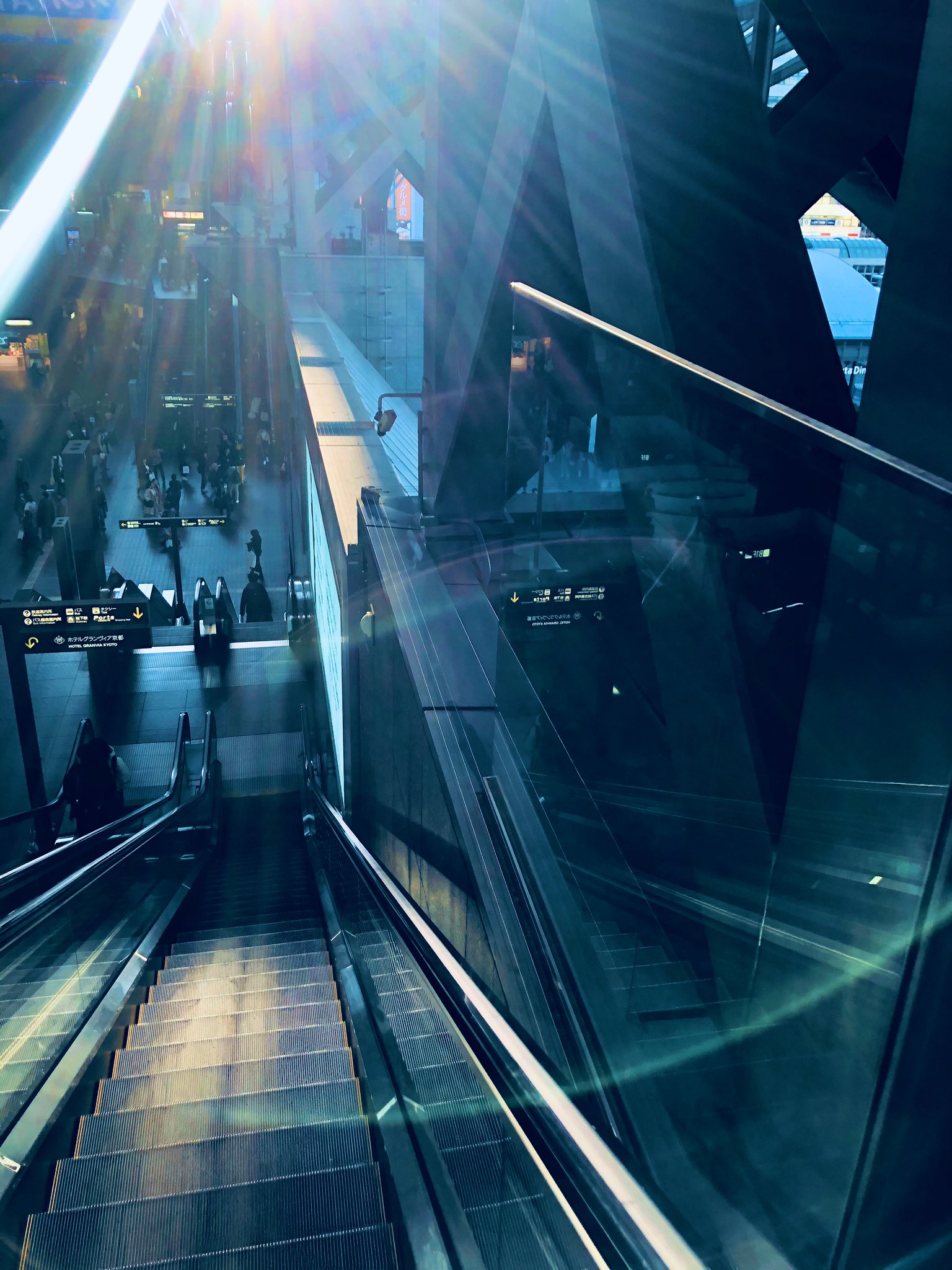 Twitter 上的 群青 あお 今京都駅がエモい 写真 Photo Iphone 群青photo T Co Ad9ubye4bs Twitter