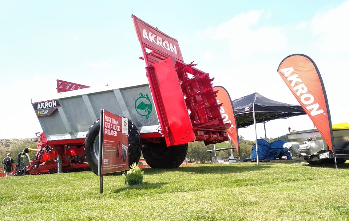 AKRONMaquinaria's tweet photo. 💪Listo nuestro #EE1512, para mostrarse en #SouthernFieldDays, 12-14 FEB 2020, Waimumu, Gore, NZ 🇳🇿 🇦🇷 #AKRONexport https://t.co/YKVpjodtJv