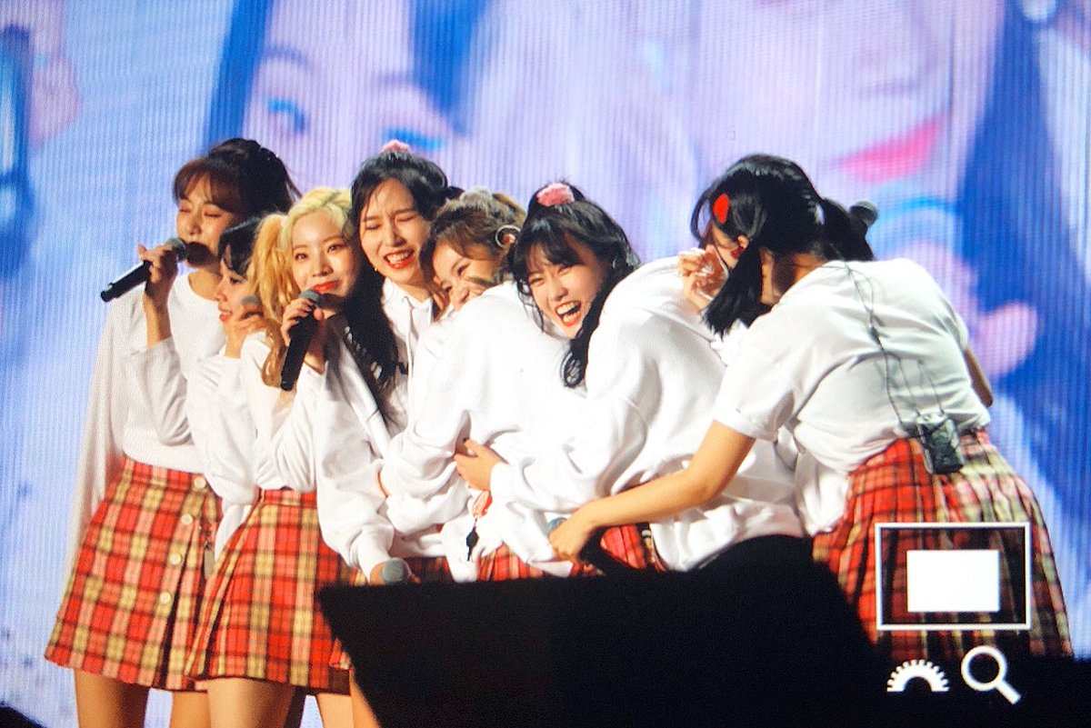 200211 preview

TWICE

#트와이스 #TWICE