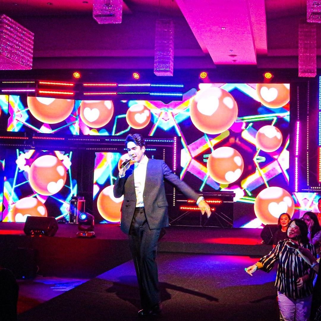 Fcnadechb's tweet photo. ❤❤
Mini concert #visualconcert #led #graphic #motiongraphics #organization #event #concert #show #bangbangteam #loop #freelance
#nadech #kugimiyas #ณเดชน์
https://t.co/VLupohCOpV https://t.co/lyzStMulOW