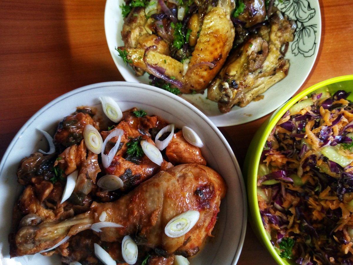 shobanes's tweet photo. Lunch iko tayari....

Spicy Fried Kienyeji Chicken x Dry fried Chicken with sautéed onions and parsley x Salad with sweet orange and #GoNuts peanut butter dressing.

Kaende sasa!!
🔥🔥🔥 https://t.co/Vy4kLXmoyG