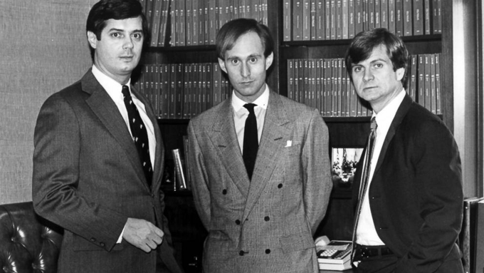 The_Iceberg83's tweet photo. How about #lockuprogerstone instead of #PardonRogerStone . And pardon him for what? As he and his #lockedup buddies like #paulmanafort have quite the laundry list of crimes leading back to #nixon & #Watergate.
#RogerIsScum spread the tag. https://t.co/KHa8QbzwCt