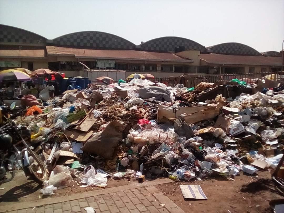 This is trash gathered around our very own GULU MAIN MARKET and it's so alarming.
Who could be responsible for such an incidence, could it be the local government responsible or the vendors in the market

#DontTrashOurFUTURE 🙄
