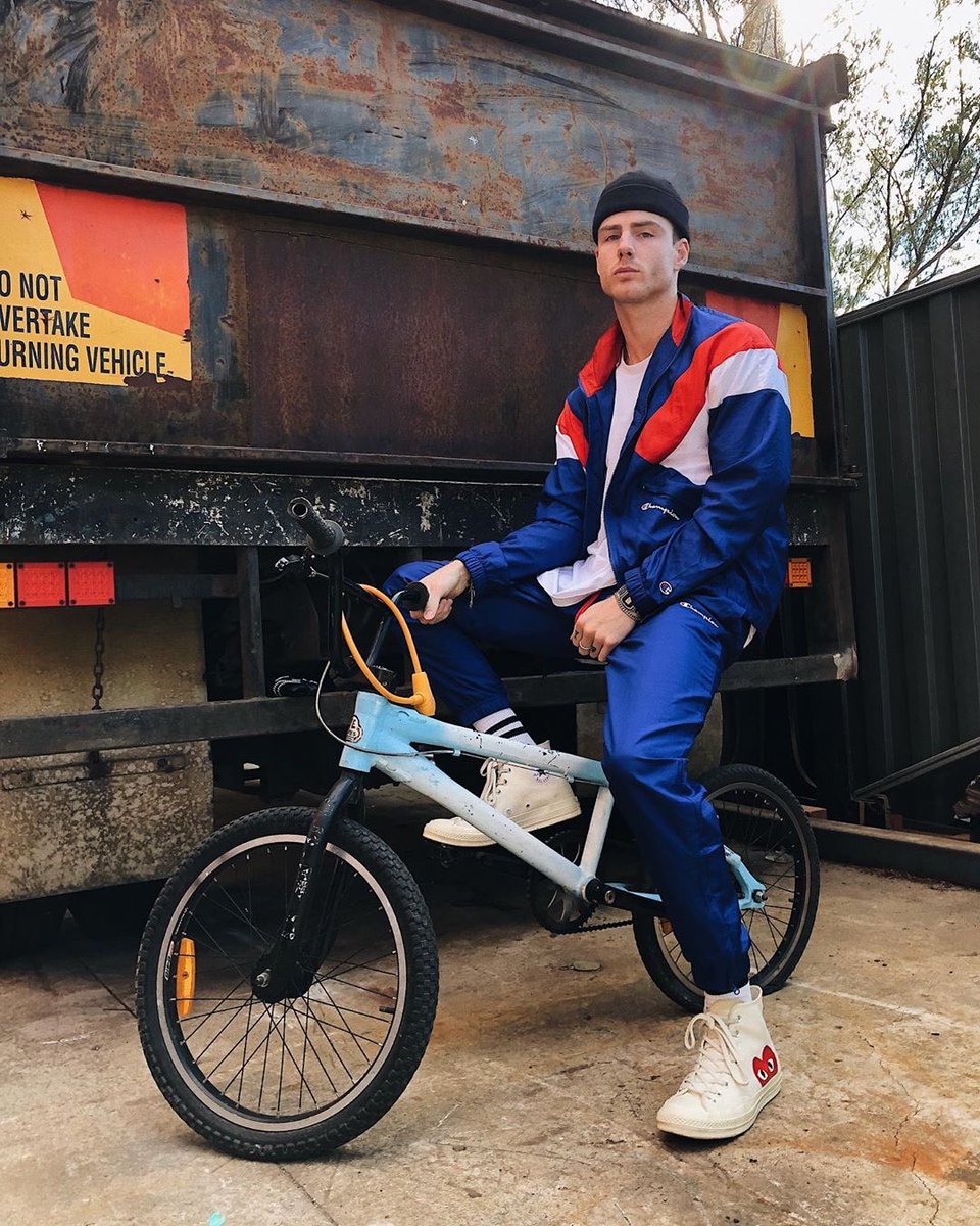 ⠀ ⠀             ⌖ 𝖨𝗅𝖻𝖾𝗄 𝖷𝗒𝗓.

  “𝙔𝙤𝙪’𝙫𝙚 𝙩𝙤 𝙡𝙤𝙤𝙠 𝙈𝙮𝙨𝙩𝙚𝙧𝙮 𝙞𝙣 𝙩𝙝𝙚 𝙚𝙮𝙚𝙨.”

𝘖𝘳𝘪𝘨𝘪𝘯𝘢𝘭 𝘚𝘵𝘰𝘳𝘺.
         𝘞𝘪𝘻𝘢𝘳𝘥 𝘰𝘧 𝘌𝘭𝘦𝘮𝘦𝘯𝘵𝘢𝘭.
         𝘉𝘪𝘬𝘦 ‘𝘯𝘥 𝘵𝘢𝘵𝘵𝘰𝘴 𝘢𝘥𝘥𝘪𝘤𝘵. 
         𝘔𝘶𝘭𝘵𝘪𝘷𝘦𝘳𝘴𝘦 #freerol