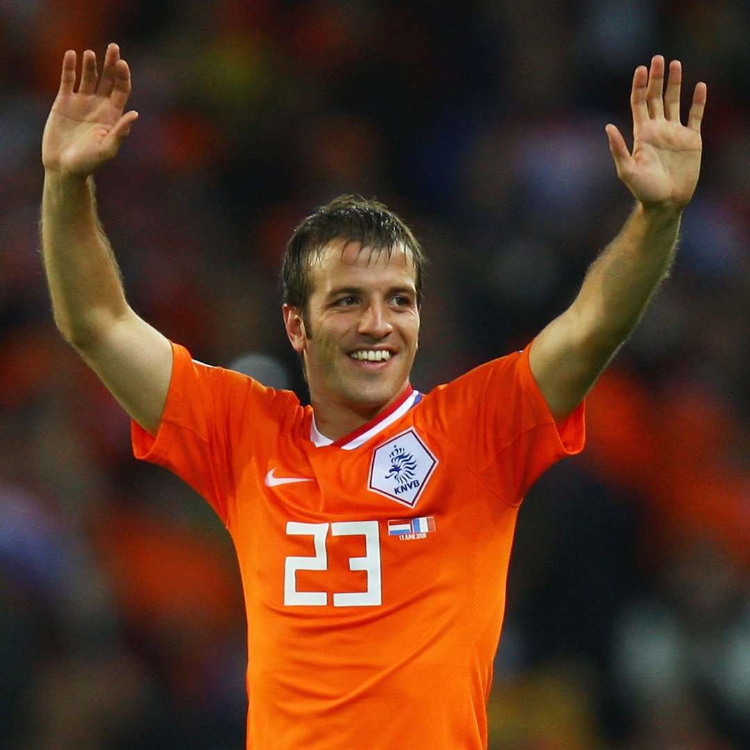 Happy Birthday, Rafael van der Vaart!

The Dutchman turns 3  7  today 