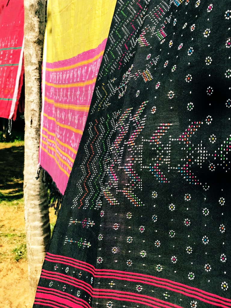 nikita_nagar's tweet photo. Tangalia weaving 
Bits and pieces of hard work weaved together to bring up this mind blowing piece of art right from the pit looms.... https://t.co/7ndrSyGXpN