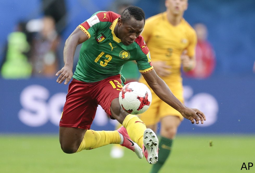 VOAAfrique's tweet photo. #Football : la #Fifa crée un fonds pour protéger les joueurs en cas de salaires impayés ⚽️⚽️⚽️

"filet de sécurité" 👉🏼https://t.co/i35qdgJOKV https://t.co/47i0OWUXr1