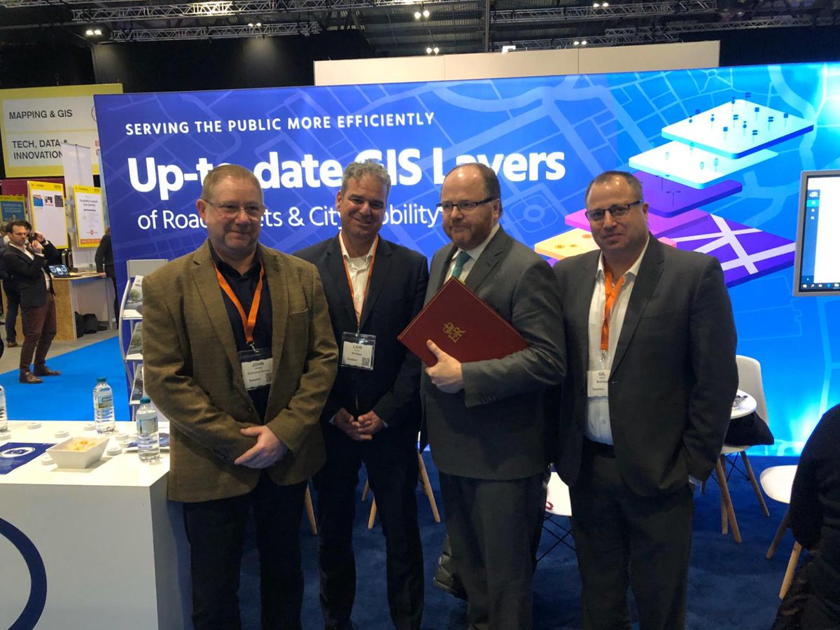 Mobileye's tweet image. We were happy to host @GeorgeFreemanMP, UK Minister of State at the Department for Transport during his visit to #MOVE2020. He had an in-depth look at our new data services &amp;amp; how we are turning roadscape data into relevant, up-to-date #GIS layers to improve #urbanmobility.