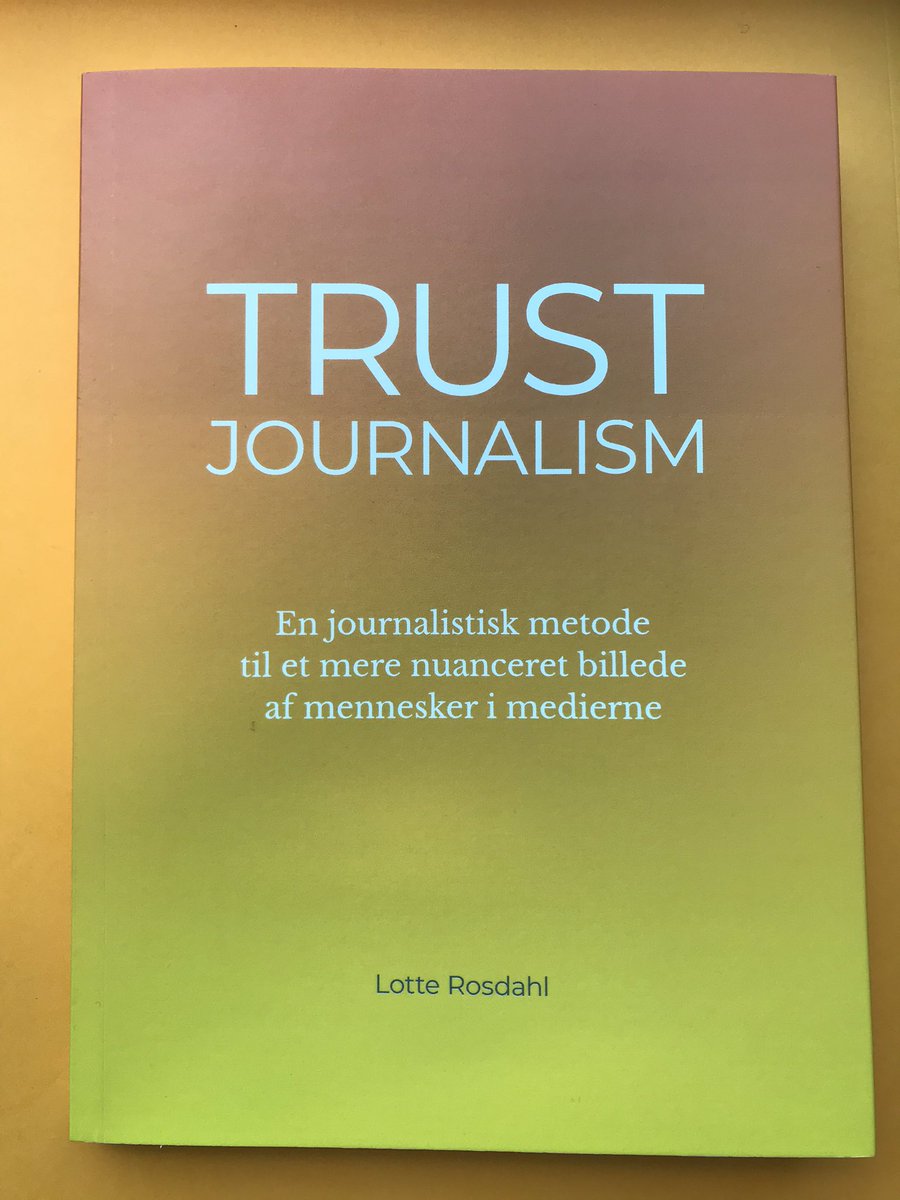 ConstructiveIn's tweet photo. Today Lotte Rosdahl, author of the book and method: “TrustJournalism”, visited us. @UlrikHaagerup says the book reminds us of the responsibility we all have. #journalismfortomorrow #constructivejournalism https://t.co/bjthRm81tD