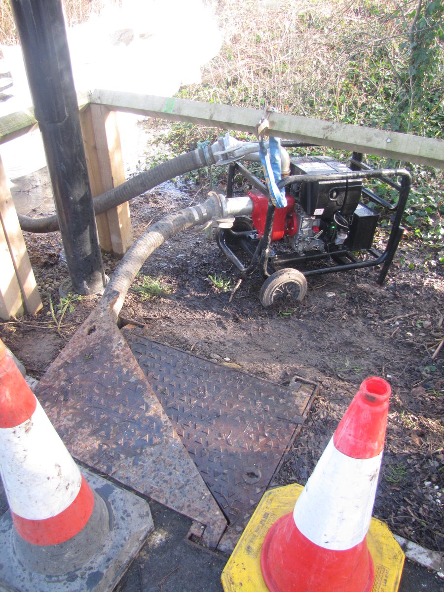 greenbeltsal's tweet image. @BBCYork @BBCLookNorth @spencerstokestv @CityofYork @RachaelMaskell @AndrewWaller1 
Is #JeffFairburn paying for the #FloodPump #A19 #FordlandsRoad #York 
#StormCiaraUk #YorkFloods2020
Water will find it's way @helpsavefulford