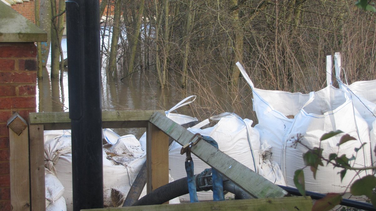 greenbeltsal's tweet image. @BBCYork @BBCLookNorth @spencerstokestv @CityofYork @RachaelMaskell @AndrewWaller1 
Is #JeffFairburn paying for the #FloodPump #A19 #FordlandsRoad #York 
#StormCiaraUk #YorkFloods2020
Water will find it's way @helpsavefulford