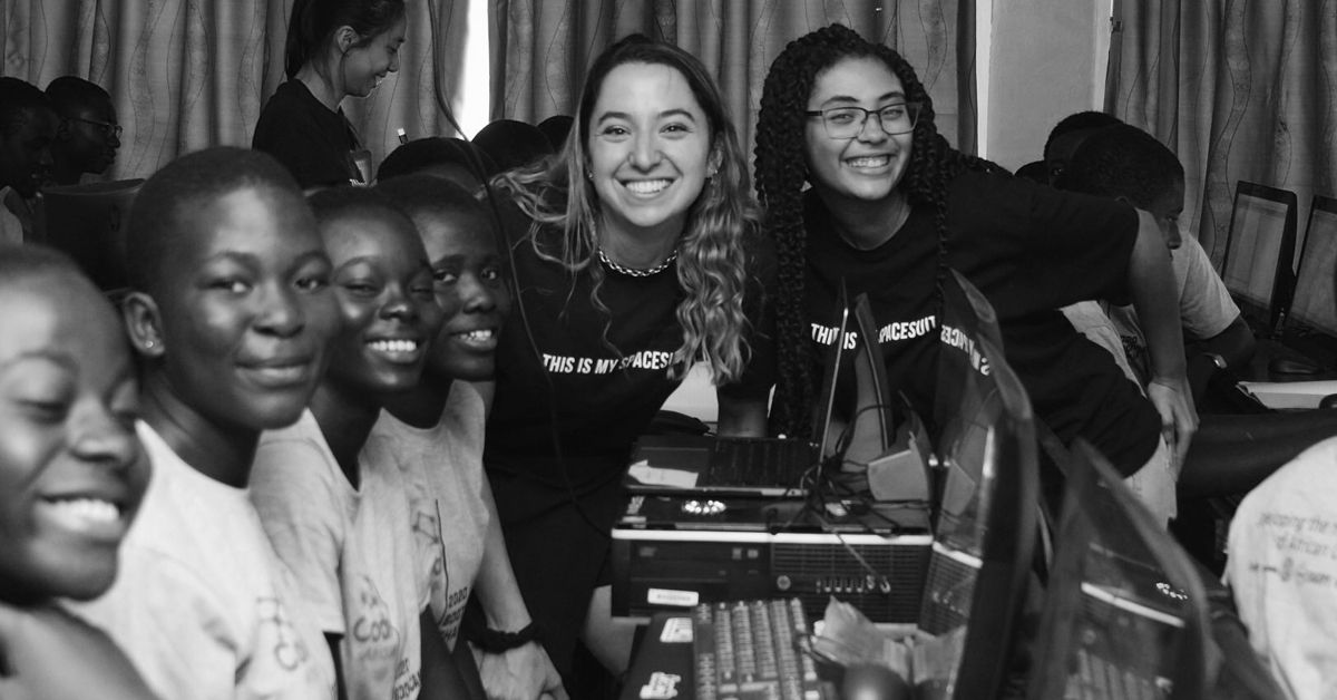 Wearables e tute spaziali: Shoshana Swell, designer newyorkese ci racconta il suo progetto THIS IS MY SPACESUIT martedì 18 febbraio h 19 durante l'AUG e tiene un #workshop gratuito sui #wearable devices sabato 22 febbraio h 11 buff.ly/3bvg5I4 <a href="/ShoshanaSwell/">Shoshana Swell</a> <a href="/mauroalfieri/">Mauro Alfieri</a>