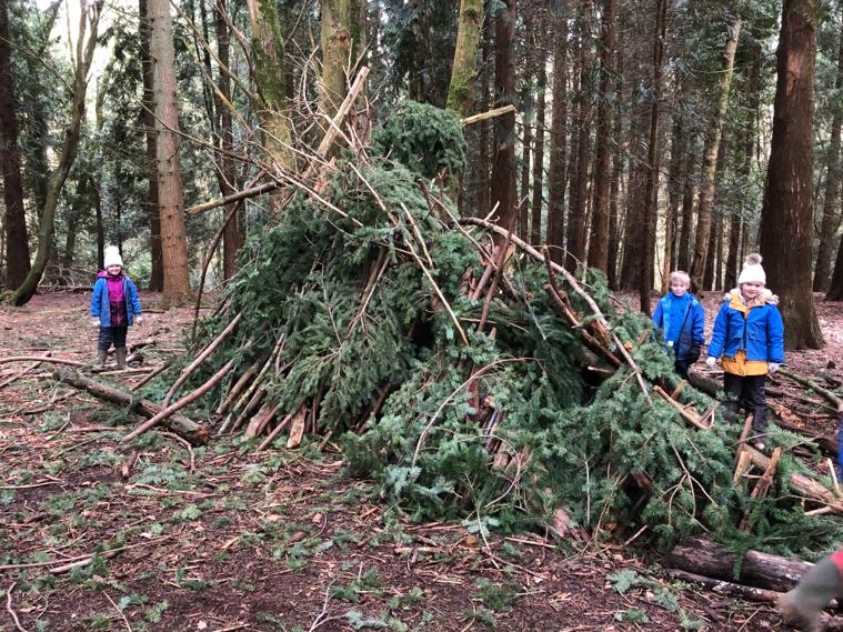 TickfordPark's tweet photo. Today Turquoise explored Mantles Heath Woods. The children learnt about why we build shelters and how to build them safely! We even had our lunch inside them to shelter from the snow showers! ๐๐ฒโ #TPturquoise #TP4geography #TPoutdoorlearning #TPatEverdon https://t.co/k5t9Oq7Pw1