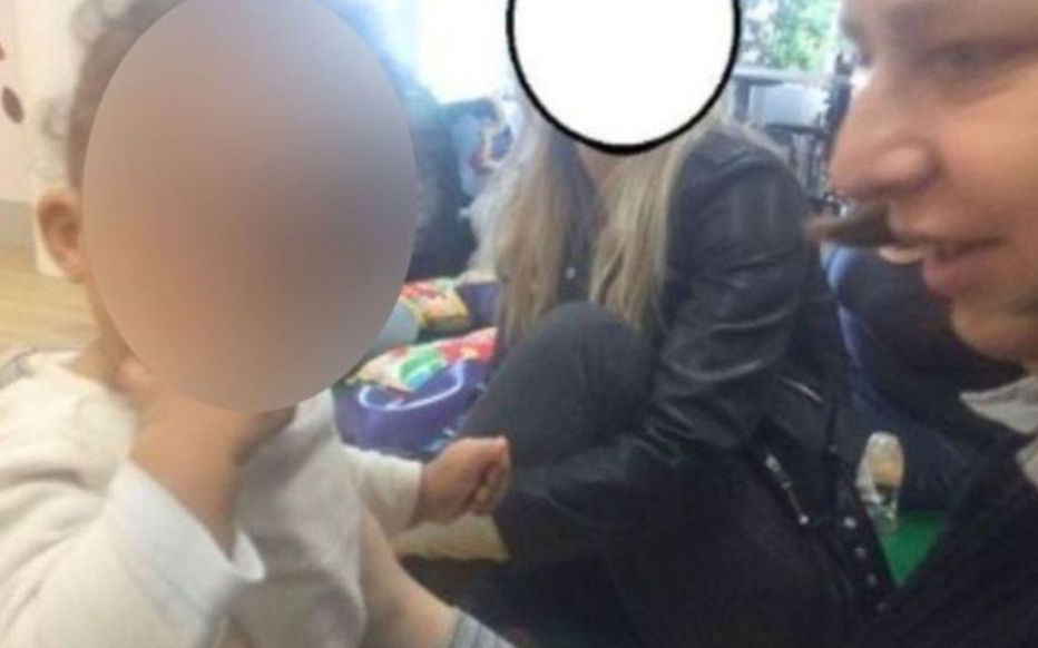 le_Parisien's tweet image. 🔴 La mère de Vanille est mise en examen pour meurtre sur mineur de 15 ans. Elle est accusée d'avoir tué sa petite fille âgée d'1 an vendredi dernier, avant de déposer son corps dans une benne à vêtements, à Angers &amp;gt; leparisien.fr/faits-divers/l…