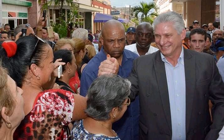 <a href="/DiazCanelB/">Miguel Díaz-Canel Bermúdez</a> <a href="/Granma_Digital/">Periódico Granma</a> <a href="/DiazCanelB/">Miguel Díaz-Canel Bermúdez</a> hombre de pueblo que le tocó estar al frente del país en momentos tan duros como estos, donde las medidas arreciadoras del #BloqueoEEUU burdas. Pero que más se puede esperar de este gran cubano si viene de la escuela de #FidelPorSiempre. #Cuba <a href="/DeZurdaTeam/">DeZurdaTeam</a> #SomosCuba