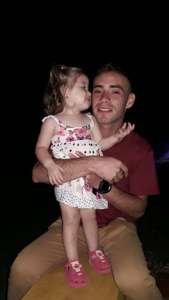 AlexiisRamirez7's tweet photo. Que hermosa verle a mi hija después de muchos meses lejos de ella😍🙈 https://t.co/Ykul37oTy2