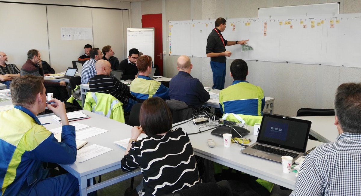 BASF_Antwerp's tweet image. A diversified team works together on the shutdown planning of our ethylene oxide (EO) installation. We plan activities on maintenance and innovation. We can use all lessons learned to optimize the upcoming EO2 plant! #2022 #EO2 #teamworkmakesthedreamwork