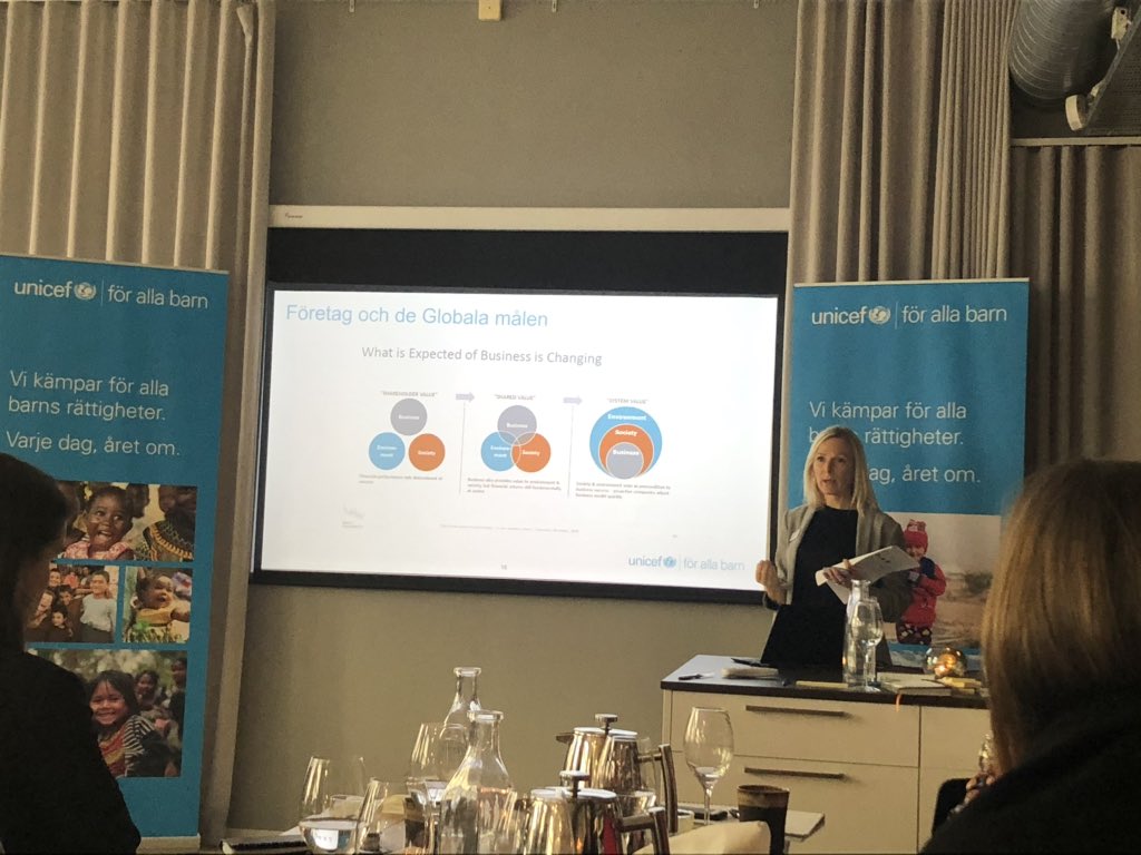 HBrinkenfeldt's tweet image. Min kollega Anna talar om vikten av att gå från share value till #systemvalue  @unicefsverige #partnerträff #SDG
