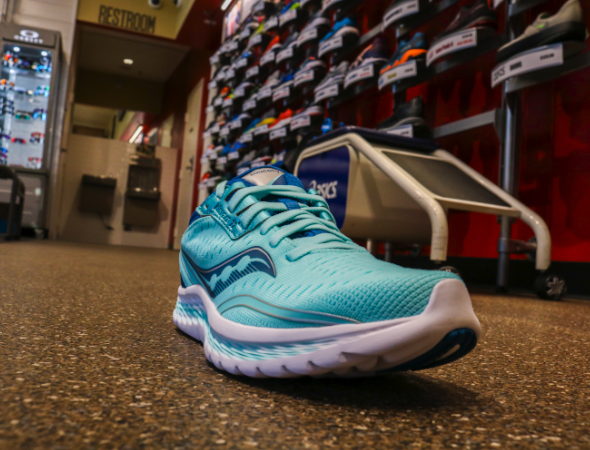 WacoRunningCo's tweet photo. The all new @saucony Kinvara 11 has arrived and our first impressions are good. Come get it on your feet.
#WacoRunningCompany #WeRunWaco #ComeRunWithUs #RunForGood #Kinvara #NewShoeAlert https://t.co/UYa7uWOSxc