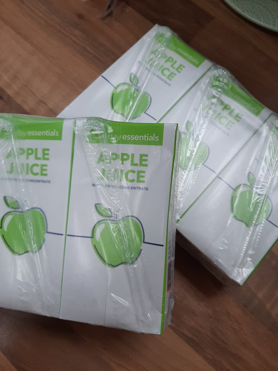 RachelCzajkows1's tweet photo. @AldiUK a massive whoop for the new paper toilet roll package yippeee.... now pretty please can you think about these? I know I keep asking but the wrapper cant be recycled 😔
#aldi #plastic #singleuseplastic #recycling #plasticwaste #waste #saveourplanet #plasticswap https://t.co/DrMbUJ3DCG