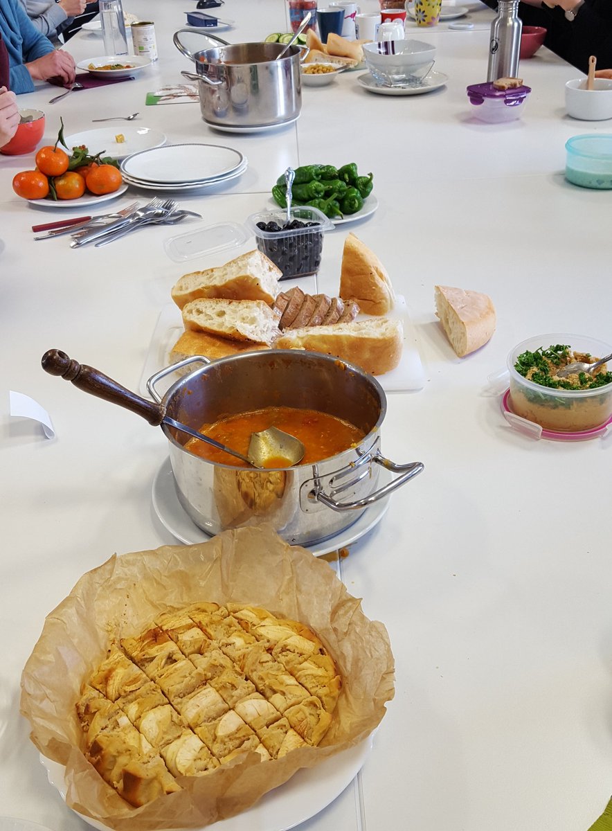 Anlässlich des gestrigen Tags der #Hülsenfrüchte gab es heute im <a href="/bzfe_de/">BZfE</a> einen Mittagstisch mit leckeren Gerichten aus #Linsen, #Bohnen, #Kichererbsen etc. 🍽