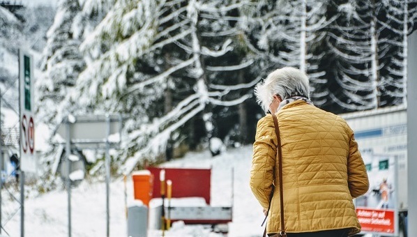 Brrr, it's cold outside! With snow and ice warnings in many parts of Scotland, make sure you stay safe if you're out and about. Why not check on your older neighbours and see if they need a little help, such as as shopping or a lift? bit.ly/2HakYZ9