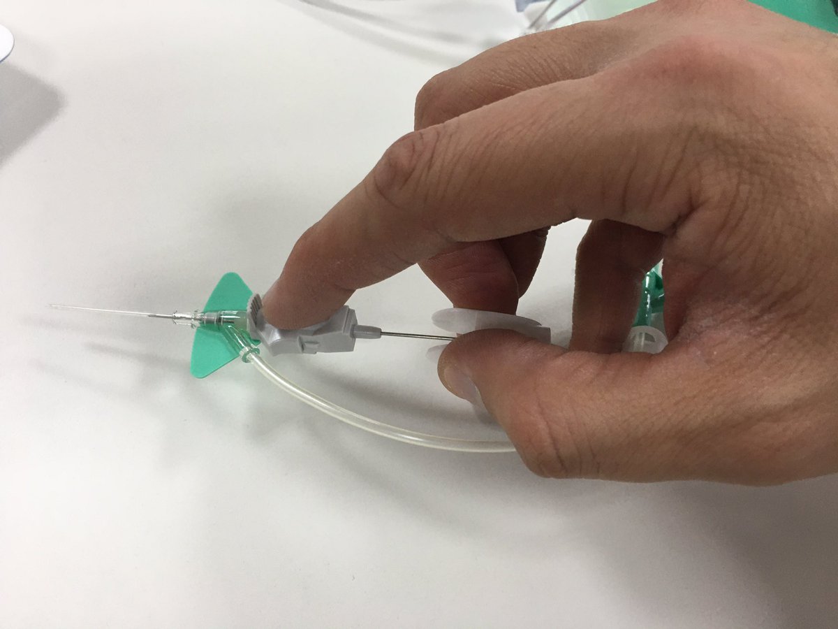APerezAlonso's tweet photo. Probando nuevos cateteres IV con alargadera incluida. Bastante interesante...#enfermería #emergencias https://t.co/O16I1XcqCq