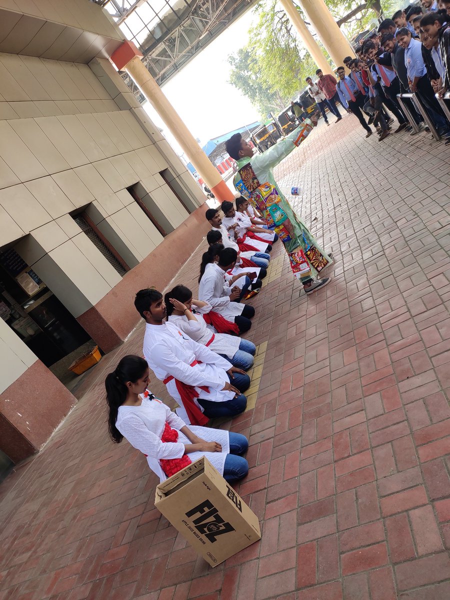 _arvindkhadse's tweet photo. Dept. of Business Administration (UG), DNC, Nagpur performed a Nukkad Natak at Ajni Railway Station No Single Use Plastic
#plasticfree #SwachhBharatMission #SwachhtaPakhwad @timane , 
@narendramodi @nagpurtoday1 @nagpur_nsscdcl @timesofindia @PMOIndia @SandipJoshiNGP @ngpnmc https://t.co/4inKkQJAjh