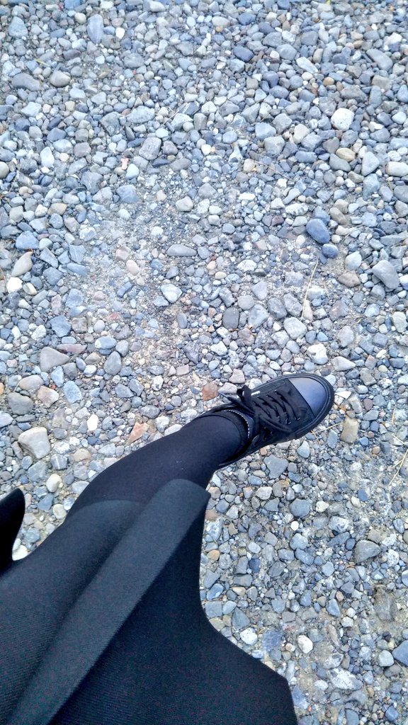 新しい靴！

でも制服真っ黒だから冬は特に
全身真っ黒、、、()