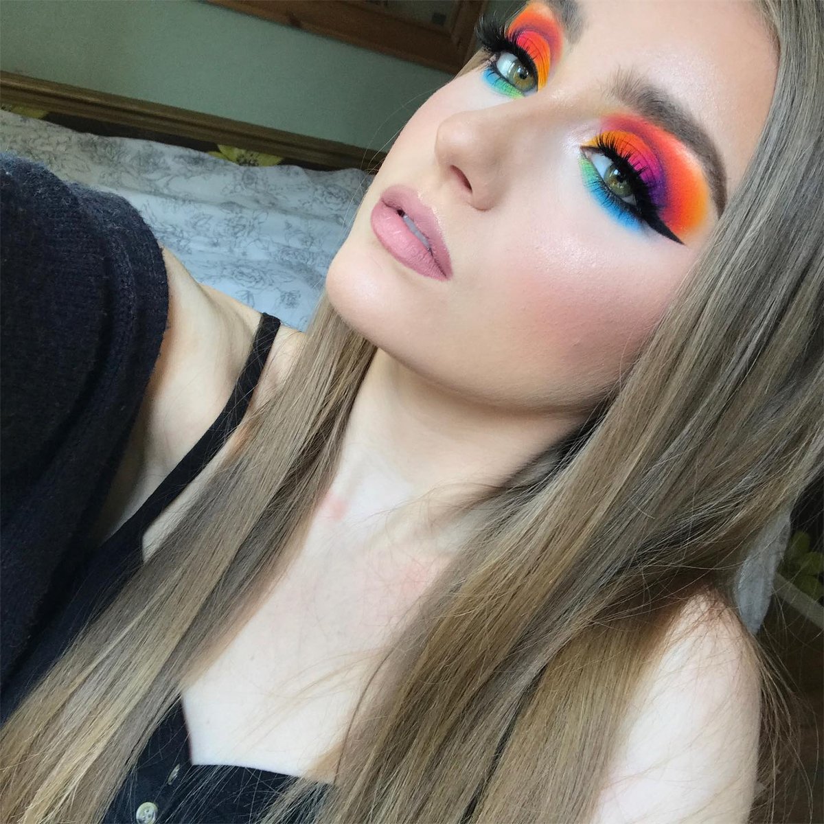 CrownbrushUK's tweet photo. π Rainbow Eyes π @chelsiewest.mua using Crownbrush eyeshadow brushes for that perfect blend... Check out out Eyeshadow brushes...They are what the Professionals use! β¨
.
.
#crownbrush #rainboweyeshadow #closeupeye #blendingbrushes #veganbrushes #syntheticmakeupbrushes https://t.co/Q1KtDtLxBr