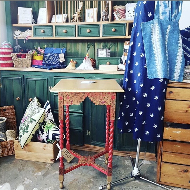 maker_station's tweet photo. Have you checked out our retail space recently? Tie-dye, decoupage, woven goodies, handmade gloriousness #retail #makecraftcreate #handmadejewellery #tiedye #handmadegifts #tw8 #hounslow #madeinthemakerstation https://t.co/NckPSA9Pk8