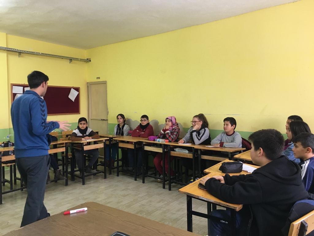 Balışeyh'te Kulaksız Orta Okulunda Gençleri Dinliyoruz. Sorunlara birlikte çözüm arıyoruz.