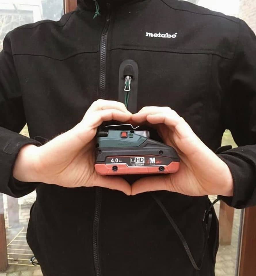 MetaboNAmerica's tweet photo. Love at first sight. 🤩 The Metabo 3 in 1. USB, Charger and Adaptor: PA 14.4-18 LED-USB (https://t.co/34bOVw066y). Available in 12V (PA 12 LED-USB https://t.co/4RGdk1DibJ) and 18V 💚🔋 #loveMetabo #Metabo #LiHD https://t.co/4SfN7r9mGO