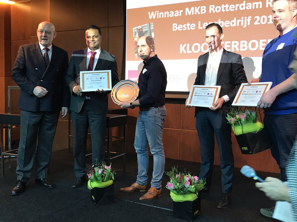 B en W Rotterdam (@college010) on Twitter photo Kloosterboer is het Beste MKB Rotterdam Rijnmond Leerbedrijf 2019! Wethouder <a href="/RichardMoti/">Richard Moti</a> reikte zojuist de prijs uit en las voor uit het juryrapport: ‘het enthousiasme spat er af bij de stagebegeleiders en ze denken buiten de kaders’ kloosterboer.com/nl/ Kloosterboer is het Beste MKB Rotterdam Rijnmond Leerbedrijf 2019! Wethouder <a href="/RichardMoti/">Richard Moti</a> reikte zojuist de prijs uit en las voor uit het juryrapport: ‘het enthousiasme spat er af bij de stagebegeleiders en ze denken buiten de kaders’ kloosterboer.com/nl/