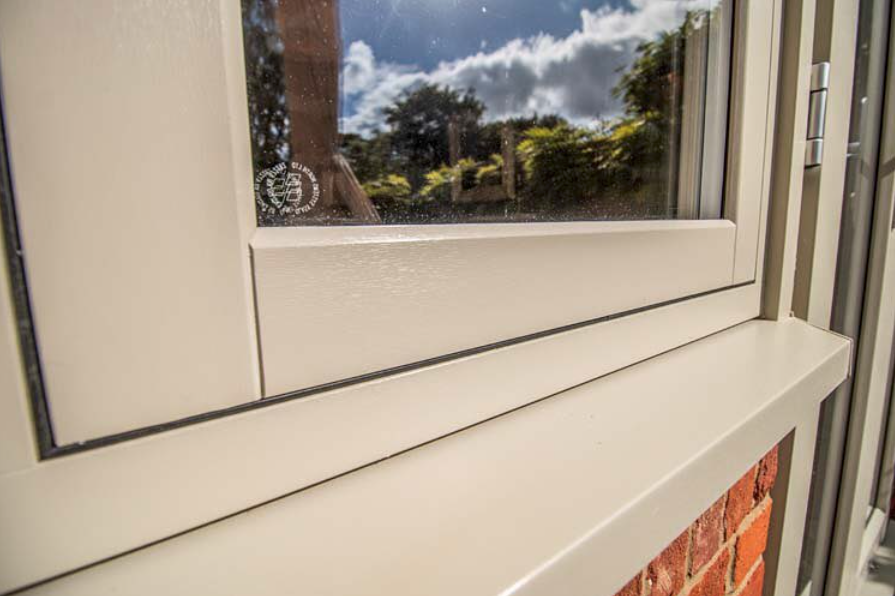 Would you like to cut out surrounding noise? Read our blog to find out about the benefits of acoustic glass. evolutionwindows.com/blog/advice-ar…