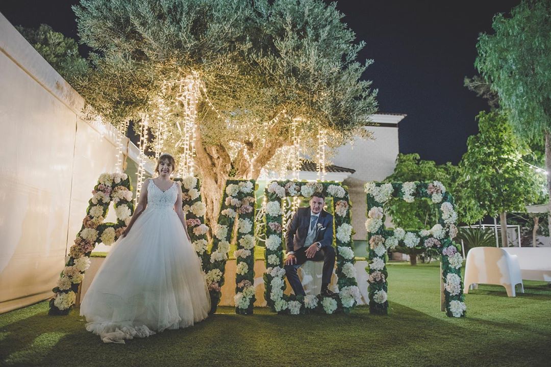 El día de la boda será uno de los más felices de vuestra vida. Aquel momento en el que dos personas se unen en una bella celebración. La ocasión lo merece y nos deja momentos mágicos como este. ¡Viva el amor!💕💐

#RestauranteRosarito #SanValentinconRRosarito