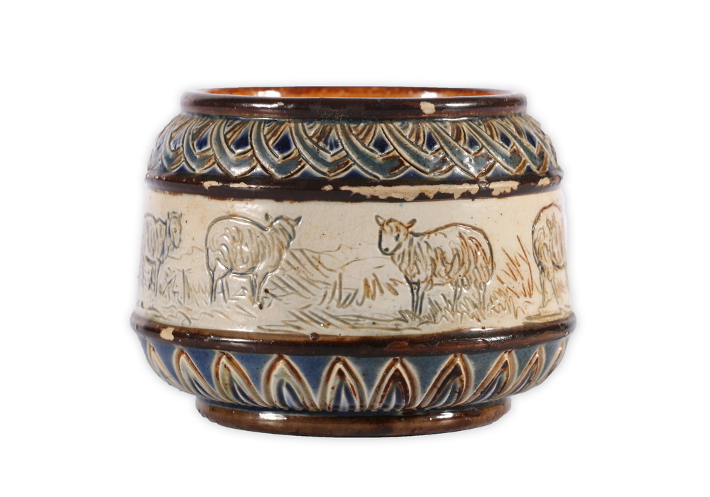 Come along to our Home Furnishings & Interiors Auction this Thursday. This lovely Doulton Lambeth pot painted by Hannah Barlow is just one of the fantastic lots on offer. Auction begins Thursday at 10.30am #auction #antiques #doulton #royaldoulton #hannahbarlow #edinburgh