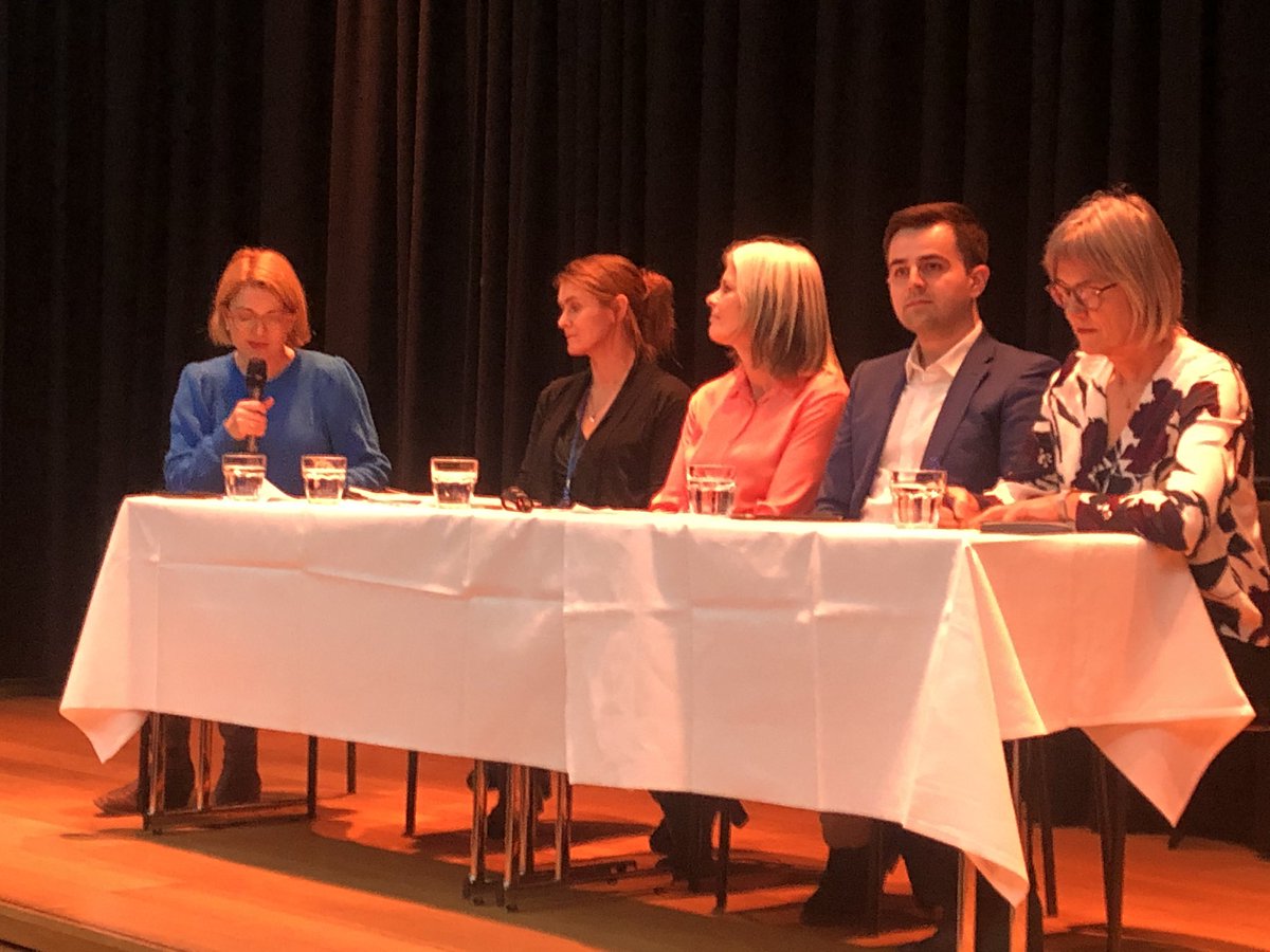 Viktig å kommunisere usikkerhet rundt koronaviruset, sier Antoine de Bengy Puyvallée fra <a href="/sum_uio/">SUM – Centre for Development and the Environment</a> i diskusjon på <a href="/sentralen/">Per</a>. Enig,  sier Hanne-Merete Eriksen-Volle på @folkehelseinst.