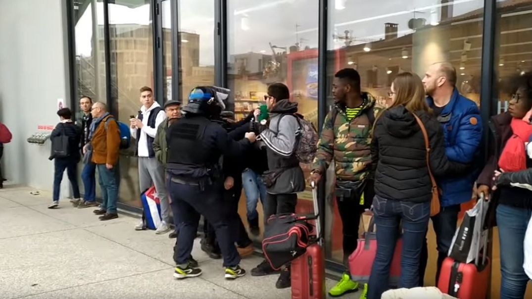 F3Aquitaine's tweet image. Le parquet de Bordeaux saisit l&apos;IGPN suite à l&apos;interpellation &quot;musclée&quot; d&apos;un homme samedi lors de la manifestation des gilets jaunes #Bordeaux #Justice #police #manifestation