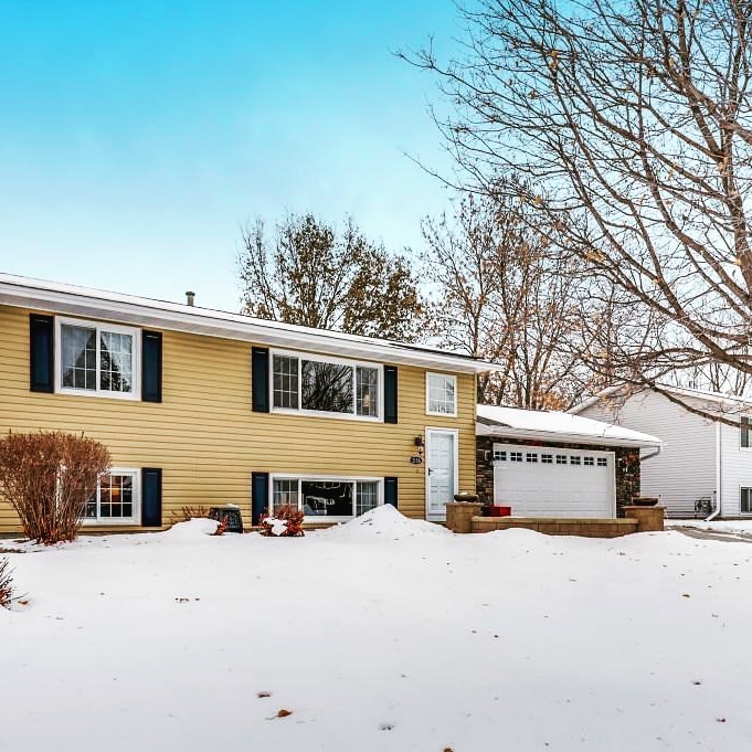 andreaktheis's tweet photo. Are you ready for this?  Valentine's Day ❤ This home can be yours!!  District 196!  Eagan, MN!!  Yes, yes, yesssss! https://t.co/kXvcQ0NIst