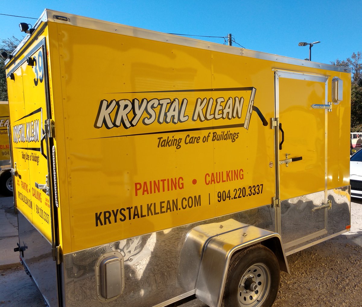 BoldCtyGraphics's tweet photo. Fleet graphics installed onsite! Trucks, trailers, signage and more! https://t.co/fHUuFhO27R @krystalkleanusa https://t.co/ZJNHJeeF8U