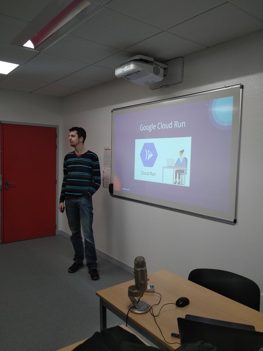 On commence avec <a href="/kwiky/">Steve Grosbois @kwiky@androiddev.social</a> de <a href="/playmoweb/">Playmoweb</a> qui nous parle de Cloud Run

#humantalks #angers