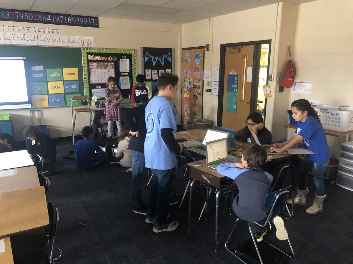 DrHillD93's tweet image. Patient Simulation experience at Roy DeShane. Ss applying what they learned in class to diagnosis illness. Thank you Ms. Gehreke @LeslieFBoston , @MrsKMitchellHLS for the outstanding experience for our Ss. Great things happening in CCSD93! @CCSD93