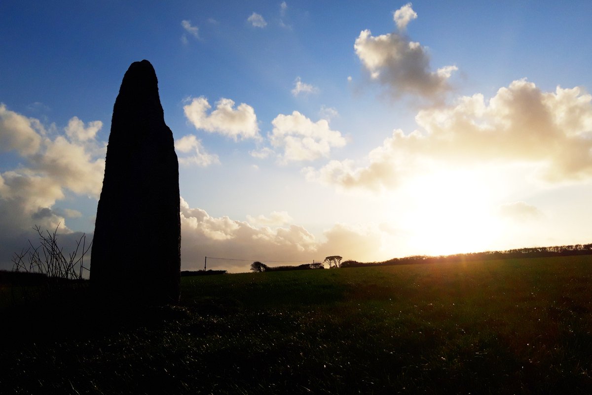 I drive past The Blind Fiddler, a 3.3m giant, every day on the way to work. At this time of year, my journey home is at dusk so I get treated to this. I don't pull over often enough, I've decided.  #megalithic #PrehistoryOfPenwith