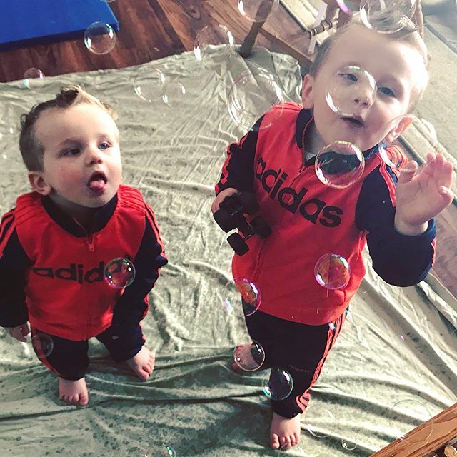 ErraticElle's tweet image. There are two appropriate responses to bubbles: wonder...and hunger. 
#toddlerlife #toddlerplaytime #bubbles #play #toddleractivities ift.tt/2tTLBP2
